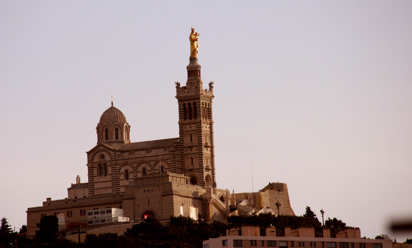 Notre-Dame de la Garde dominant Marseille
